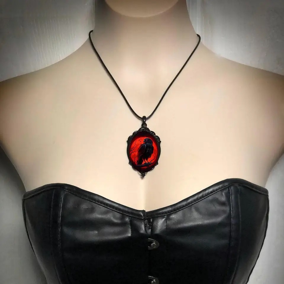 Gothic Vampire Owl Cameo Neckl - Women'S Vampire Accessories のレビューと価格