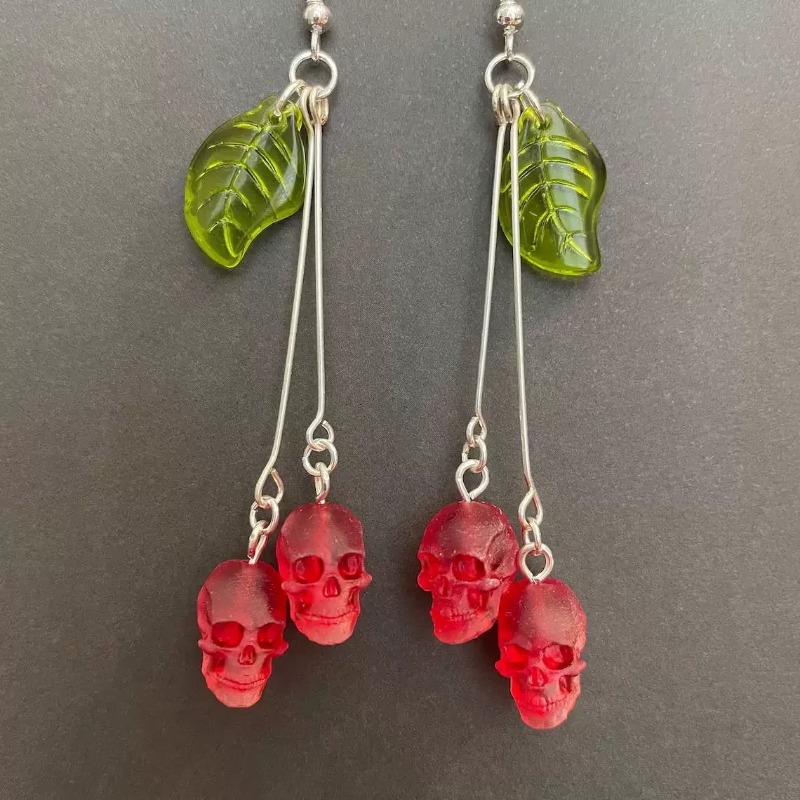Gothic Skull Cherry Earrings f - Women'S Vampire Accessories のレビューと価格