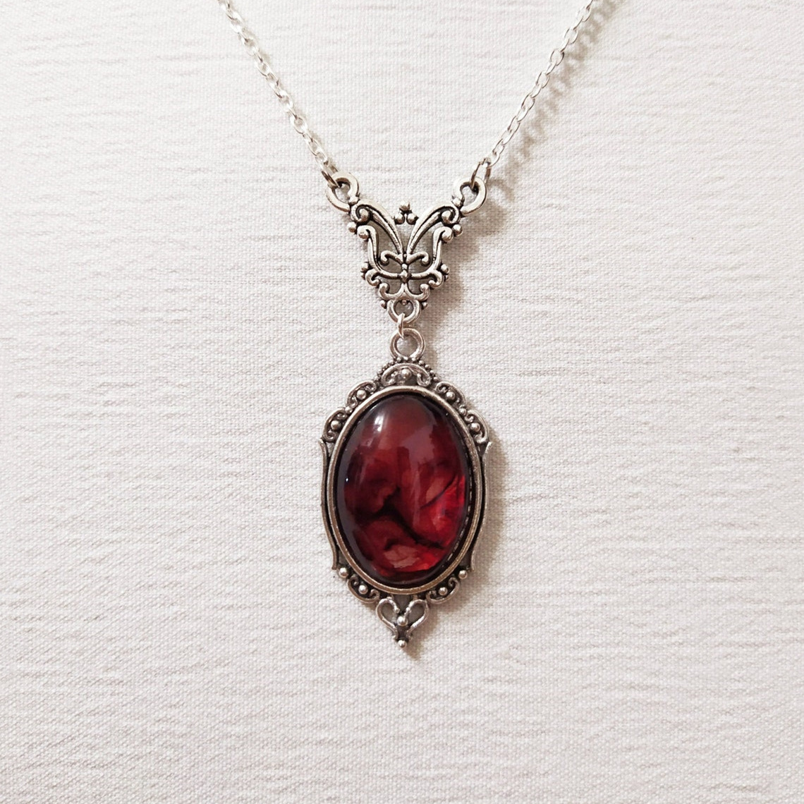 Vintage Gothic Blood Red Quart - Women'S Vampire Accessories のレビューと価格