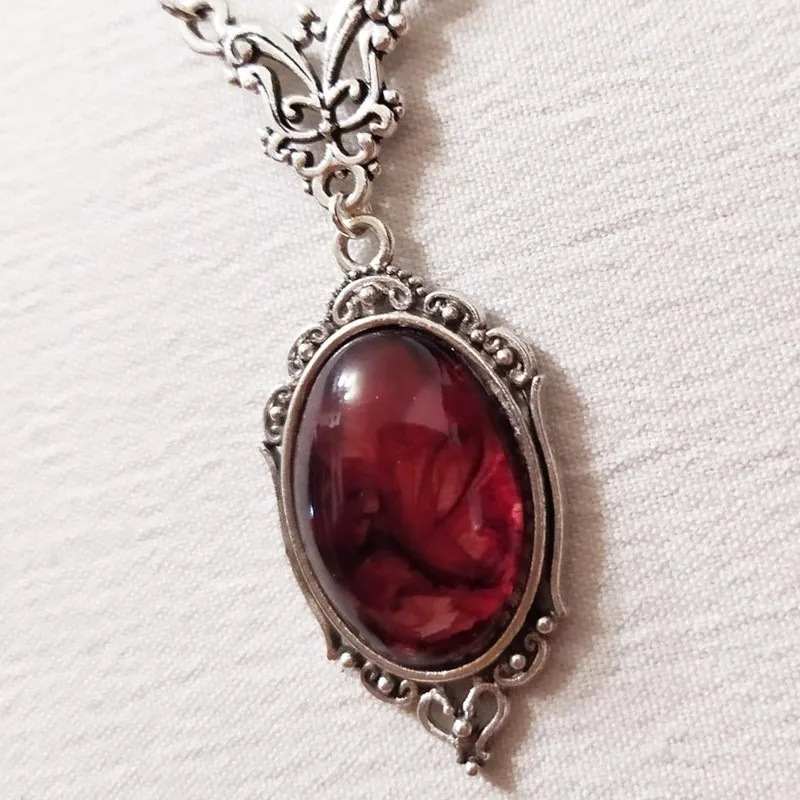 Vintage Gothic Blood Red Quart - Women'S Vampire Accessories のレビューと価格