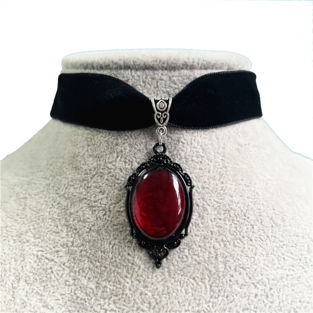 Gothic Vampire Cameo Pendant C - Women'S Vampire Accessories のレビューと価格