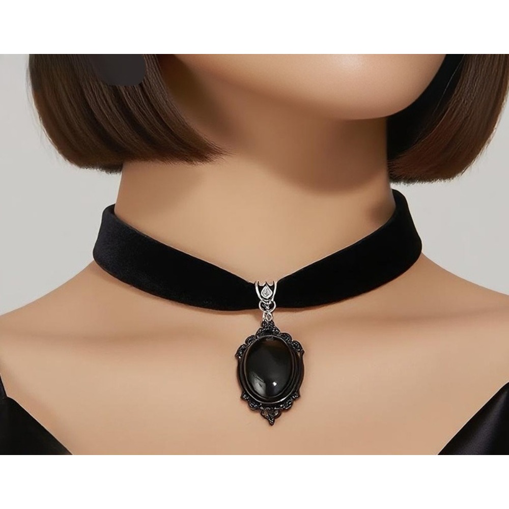 Gothic Vampire Cameo Pendant C - Women'S Vampire Accessories のレビューと価格