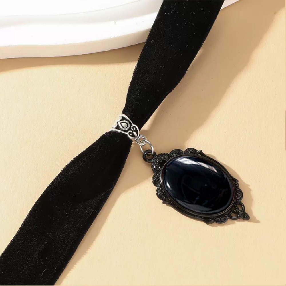 Gothic Vampire Cameo Pendant C - Women'S Vampire Accessories のレビューと価格