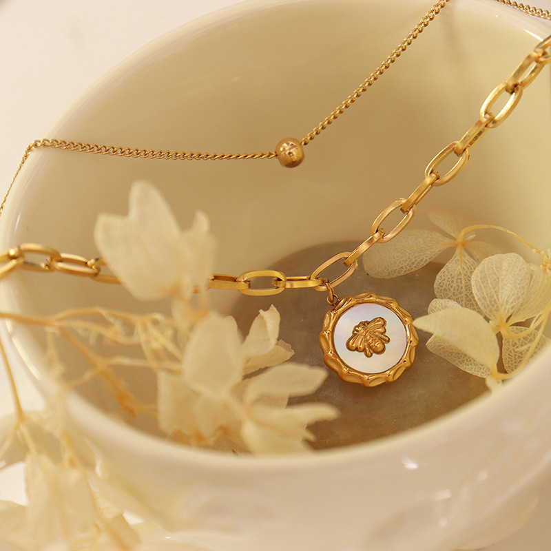 Versatile White Shell Little B - Layered Necklace Set のレビューと価格