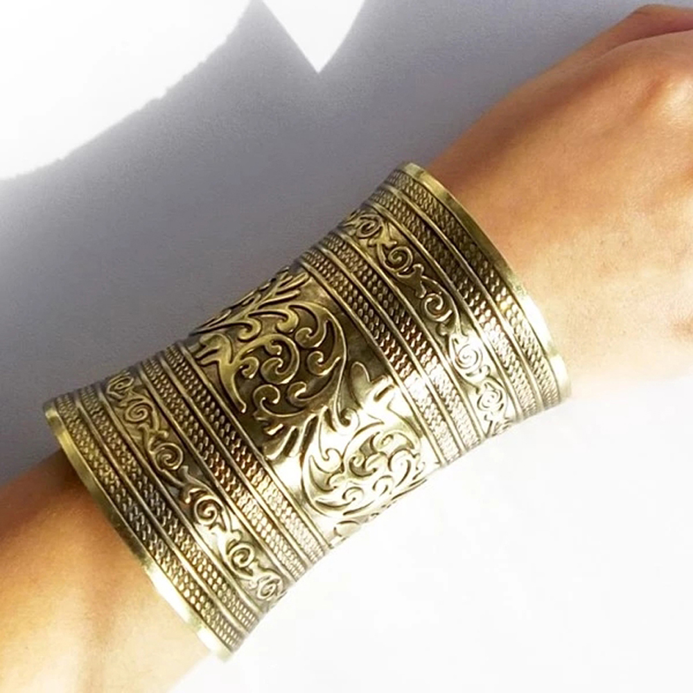 Vintage Alloy Wide Cuff Bracel - Women Accessories India のレビューと価格
