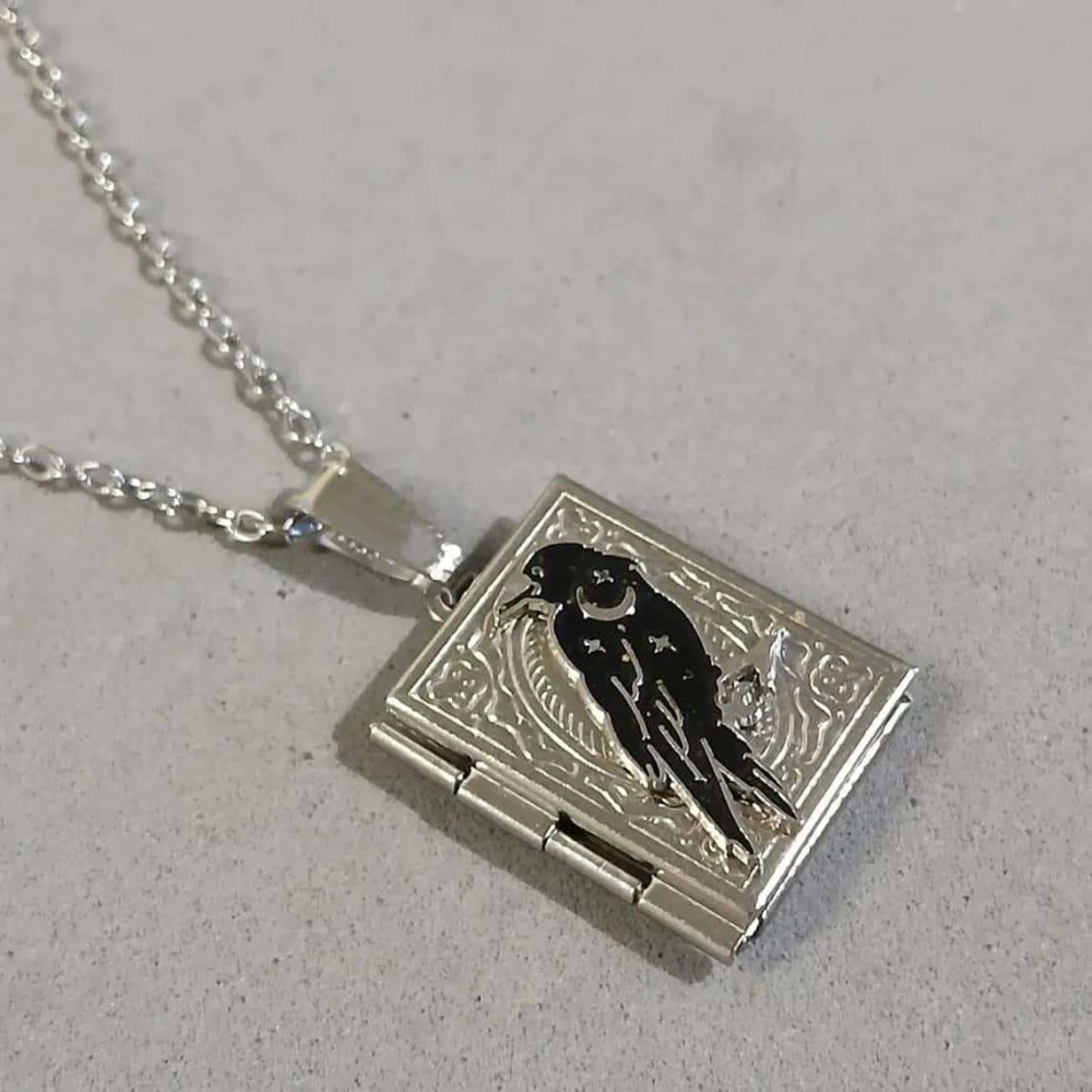 Trendy Exquisite Carving Moon  - Women'S Vampire Accessories のレビューと価格